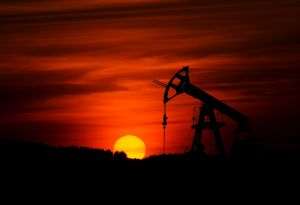 Reuters: Preţul petrolului a atins maxime multianuale, după atacurile houthi asupra Saudi Aramco